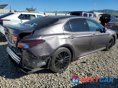Trzecie zdjęcie samochodu z tyłu: 2021 TOYOTA CAMRY HYBRID XSE VIN:4T1K31AK1MU565793 - miniatura