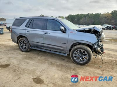 Czwarte zdjęcie samochodu z boku: 2022 CHEVROLET TAHOE K1500 Z71 VIN:1GNSKPKD8NR310600 - miniatura