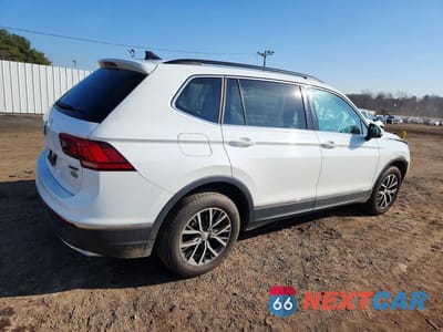 Trzecie zdjęcie samochodu z tyłu: 2020 VOLKSWAGEN TIGUAN SE VIN:3VV2B7AX7LM064398 - miniatura