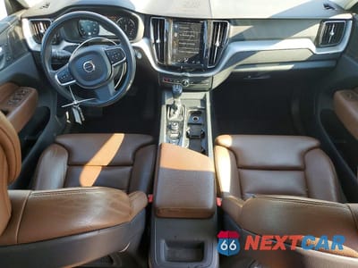 Zdjęcie 8 z 14 samochodu: 2019 VOLVO XC60 T5 VIN:LYV102RK1KB322589 - miniatura