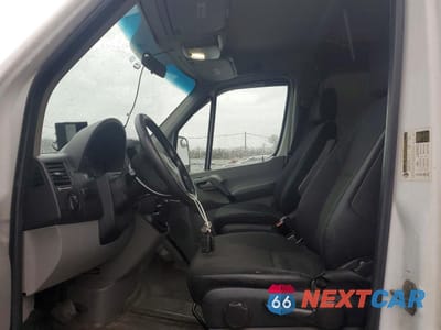 Zdjęcie 7 z 13 samochodu: 2014 MERCEDES-BENZ SPRINTER 2500 VIN:WD3PE7CC6E5835572 - miniatura
