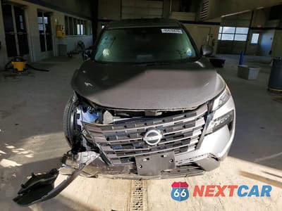 Piąte zdjęcie samochodu w środku: 2026 NISSAN ROGUE SV VIN:5N1BT3BA5TC771818 - miniatura