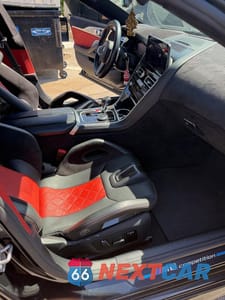 Piąte zdjęcie samochodu w środku: 2025 BMW M8 VIN:WBSGV0C02SCT39039 - miniatura