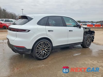 Trzecie zdjęcie samochodu z tyłu: 2024 PORSCHE CAYENNE VIN:WP1AA2AY3RDA13895 - miniatura