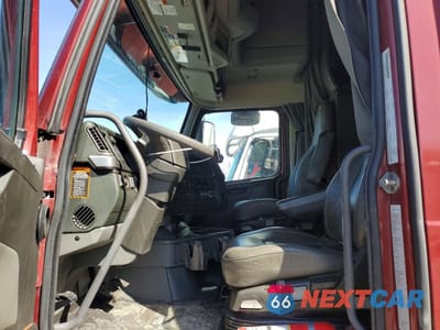 Piąte zdjęcie samochodu w środku: 2024 VOLVO VN VNL VIN:4V4NC9EHXRN629320 - miniatura