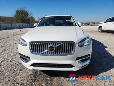Piąte zdjęcie samochodu w środku: 2025 VOLVO XC90 PLUS VIN:YV4H60PE4S1316384 - miniatura