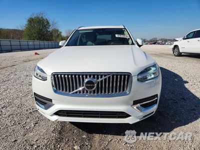 Piąte zdjęcie samochodu w środku: 2025 VOLVO XC90 PLUS VIN:YV4H60PE4S1316384 - miniatura