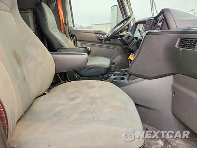 Piąte zdjęcie samochodu w środku: 2019 INTERNATIONAL LT625 SEMI TRUCK VIN:3HSDZTZR0KN565778 - miniatura