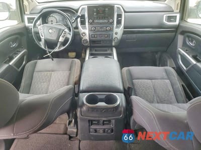 Zdjęcie 8 z 12 samochodu: 2021 NISSAN TITAN SV VIN:1N6AA1ED4MN535809 - miniatura