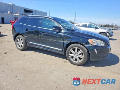 Czwarte zdjęcie samochodu z boku: 2017 VOLVO XC60 T5 INSCRIPTION VIN:YV440MRU7H2002050 - miniatura