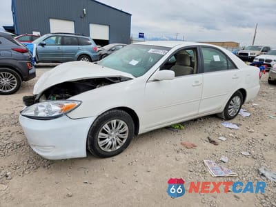 2002 TOYOTA CAMRY LE 4T1BE32K02U069918 - główne zdjęcie licytacji z USA - miniatura