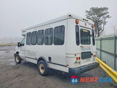 Trzecie zdjęcie samochodu z tyłu: 2016 FORD ECONOLINE E350 SUPER DUTY CUTAWAY VAN VIN:1FDEE3FL5GDC05130 - miniatura