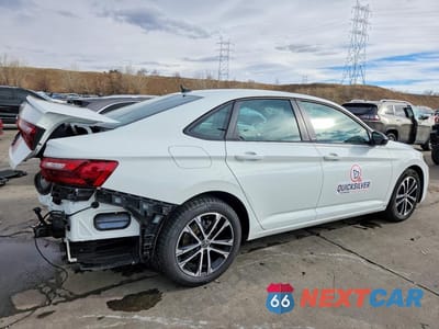 Trzecie zdjęcie samochodu z tyłu: 2025 VOLKSWAGEN JETTA SPORT VIN:3VWBX7BU5SM067946 - miniatura