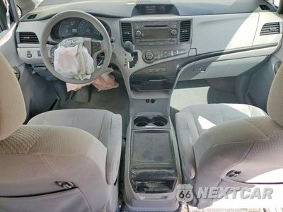Zdjęcie 8 z 13 samochodu: 2013 TOYOTA SIENNA LE 8-PASSENGER VIN:5TDKK3DC2DS304619 - miniatura