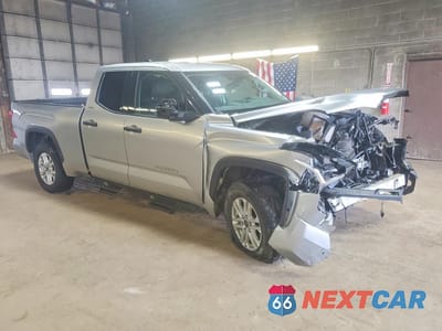 Czwarte zdjęcie samochodu z boku: 2022 TOYOTA TUNDRA SR5 VIN:5TFLA5DA9NX036813 - miniatura