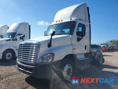 Drugie zdjęcie samochodu z przodu: 2016 FREIGHTLINER CASCADIA 125 SEMI TRUCK VIN:1FUBGEDV7GLHC5652 - miniatura