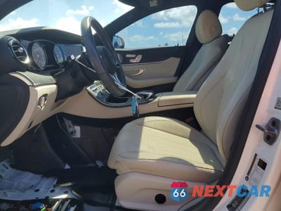 Zdjęcie 7 z 13 samochodu: 2019 MERCEDES-BENZ E 300 VIN:WDDZF4JB1KA682838 - miniatura