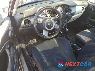 Zdjęcie 8 z 12 samochodu: 2006 MINI COOPER VIN:WMWRC33576TJ78774 - miniatura