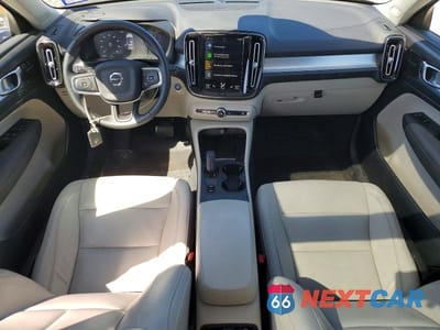 Zdjęcie 8 z 13 samochodu: 2021 VOLVO XC40 T5 MOMENTUM VIN:YV4162UK7M2483892 - miniatura
