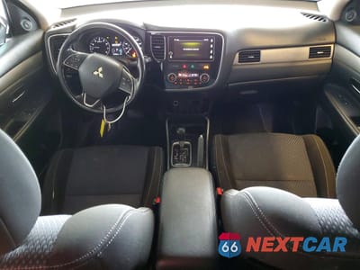 Zdjęcie 8 z 13 samochodu: 2018 MITSUBISHI OUTLANDER SE VIN:JA4AD3A37JJ004149 - miniatura
