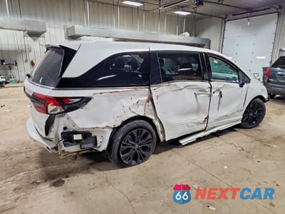 Trzecie zdjęcie samochodu z tyłu: 2025 HONDA ODYSSEY SPORT-L VIN:5FNRL6H74SB056370 - miniatura