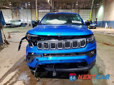 Piąte zdjęcie samochodu w środku: 2023 JEEP COMPASS LATITUDE VIN:3C4NJDBN3PT520113 - miniatura