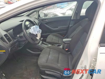 Zdjęcie 7 z 11 samochodu: 2016 KIA FORTE LX VIN:KNAFK4A63G5494119 - miniatura