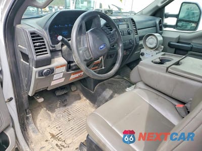 Zdjęcie 8 z 12 samochodu: 2019 FORD F-550 SUPER DUTY - DUAL REAR WHEEL VIN:1FDUF5GT6KEE94234 - miniatura