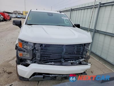 Piąte zdjęcie samochodu w środku: 2024 CHEVROLET SILVERADO K1500 CUSTOM VIN:1GCRDBEK8RZ323853 - miniatura