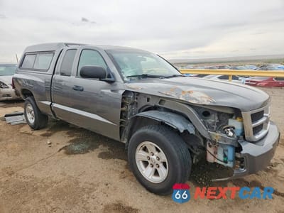 Czwarte zdjęcie samochodu z boku: 2008 DODGE DAKOTA SLT VIN:1D7HE42N58S567864 - miniatura