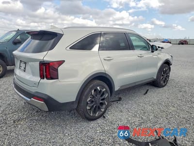 Trzecie zdjęcie samochodu z tyłu: 2026 KIA SORENTO VIN:5XYRHDJFXTG414315 - miniatura