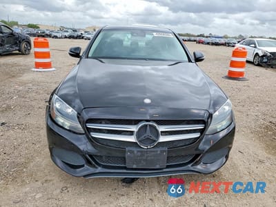 Piąte zdjęcie samochodu w środku: 2017 MERCEDES-BENZ C 300 4MATIC VIN:55SWF4KB4HU203127 - miniatura