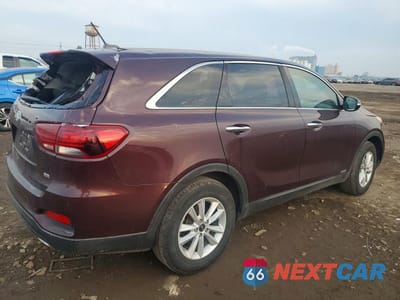Trzecie zdjęcie samochodu z tyłu: 2019 KIA SORENTO LX VIN:5XYPGDA34KG564371 - miniatura