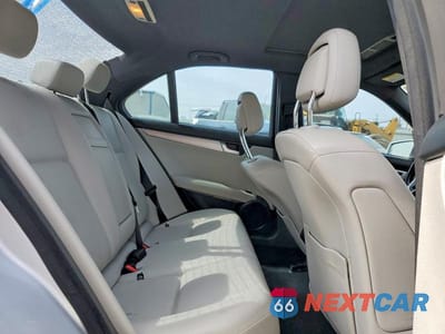 Zdjęcie 10 z 11 samochodu: 2012 MERCEDES-BENZ C 250 VIN:WDDGF4HB2CR191064 - miniatura