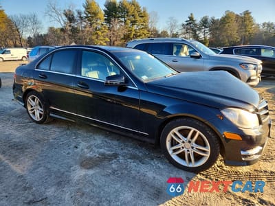 Czwarte zdjęcie samochodu z boku: 2014 MERCEDES-BENZ C 300 4MATIC VIN:WDDGF8AB6EA955050 - miniatura