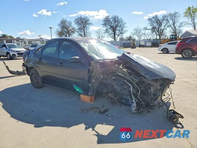 Czwarte zdjęcie samochodu z boku: 2005 FORD FOCUS ZX4 VIN:1FAFP34NX5W281120 - miniatura