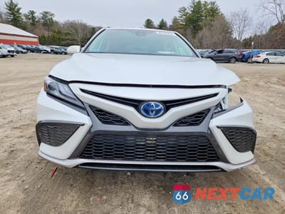 Piąte zdjęcie samochodu w środku: 2022 TOYOTA CAMRY HYBRID XSE VIN:4T1K31AK0NU590685 - miniatura