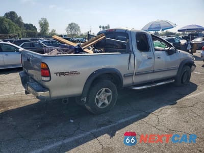 Trzecie zdjęcie samochodu z tyłu: 2002 TOYOTA TUNDRA SR5 V8 VIN:5TBRT34132S319730 - miniatura