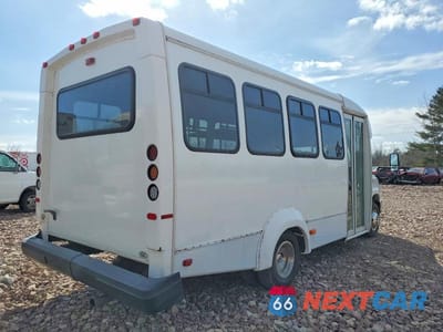 Czwarte zdjęcie samochodu z boku: 2017 FORD ECONOLINE E350 SUPER DUTY CUTAWAY VAN VIN:1FDEE3FS1HDC74079 - miniatura