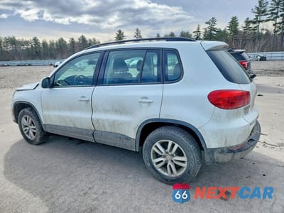 Drugie zdjęcie samochodu z przodu: 2016 VOLKSWAGEN TIGUAN S VIN:WVGBV7AXXGW523933 - miniatura