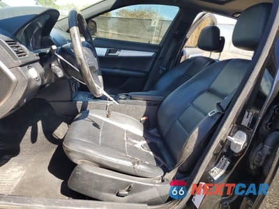 Zdjęcie 7 z 12 samochodu: 2009 MERCEDES-BENZ C 300 VIN:WDDGF54X09R060814 - miniatura