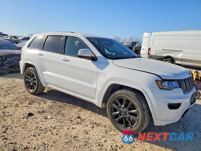 Czwarte zdjęcie samochodu z boku: 2019 JEEP GRAND CHEROKEE LAREDO VIN:1C4RJEAG0KC533478 - miniatura