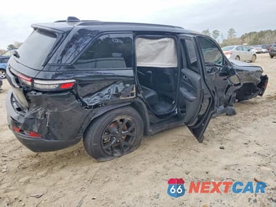 Trzecie zdjęcie samochodu z tyłu: 2025 JEEP GRAND CHEROKEE LAREDO VIN:1C4RJGAG8SC338451 - miniatura