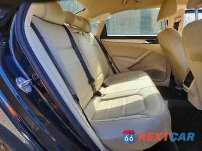 Zdjęcie 10 z 12 samochodu: 2019 VOLKSWAGEN PASSAT WOLFSBURG VIN:1VWLA7A31KC006836 - miniatura