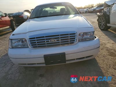 Piąte zdjęcie samochodu w środku: 2003 FORD CROWN VICTORIA VIN:2FAFP73W13X123249 - miniatura