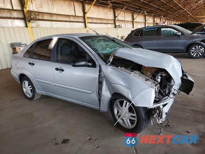 Czwarte zdjęcie samochodu z boku: 2003 FORD FOCUS SE VIN:1FAFP34PX3W152924 - miniatura