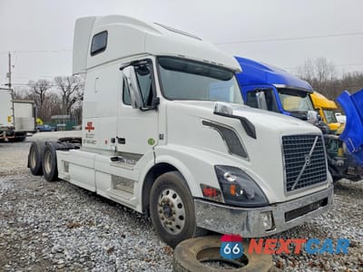 2016 VOLVO VN VNL 4V4NC9EJ7GN974546 - główne zdjęcie licytacji z USA - miniatura