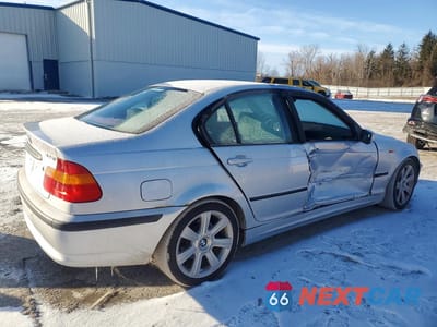 Trzecie zdjęcie samochodu z tyłu: 2003 BMW 325 VIN:WBAEV33433KL58996 - miniatura