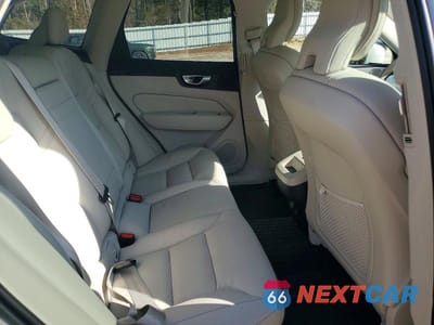 Zdjęcie 10 z 11 samochodu: 2022 VOLVO XC60 B5 MOMENTUM VIN:YV4L12RK1N1924598 - miniatura