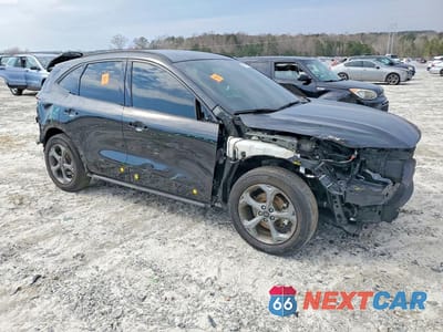 Czwarte zdjęcie samochodu z boku: 2023 FORD ESCAPE ST LINE VIN:1FMCU0MN1PUA00613 - miniatura